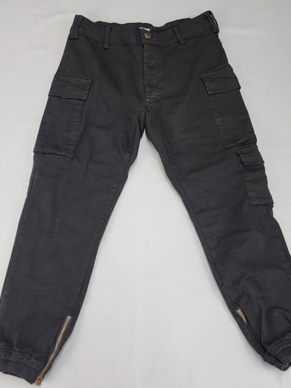 FASHIONNOVA Women's Black Cargo Jogger Pants Size L Waist 31 Inseam 26 Mid Rise